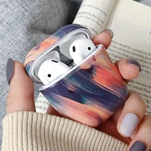 🍀 2/$15 NWT airpods case